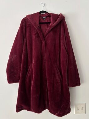 Torrid Size 3 Womens Plus 3X Burgundy Faux Fur Hooded Coat Snap Front Pockets